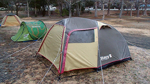 凍りつくテント